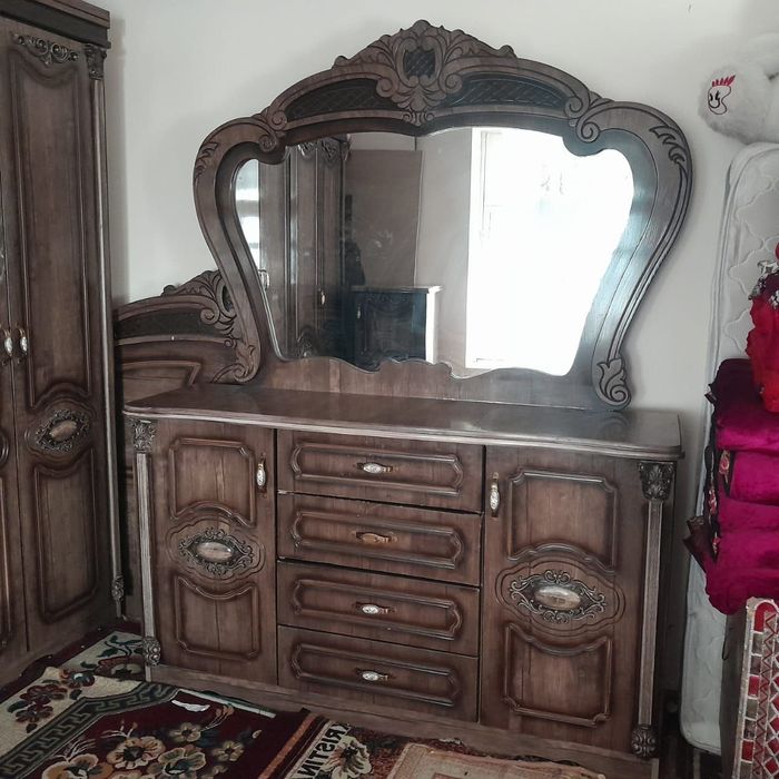 Продаётся спалний гарнитур в хорошем качестве и состоянии срочно