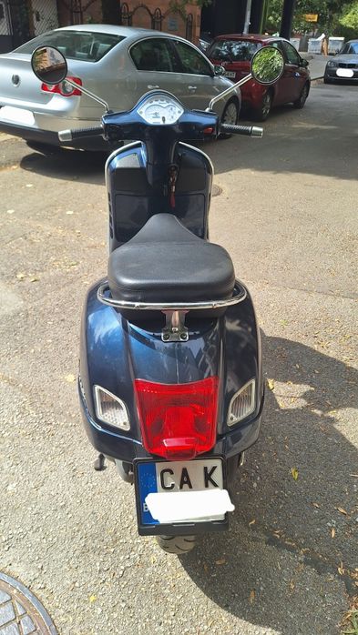 Vespa GTS 125                            .