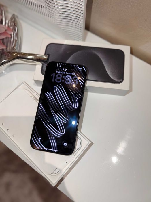Перфектен iPhone 15 pro 256GB eSIM