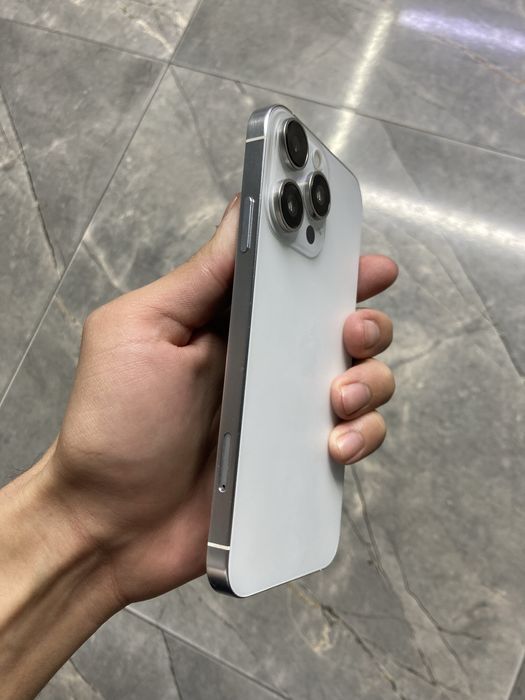 Iphone Xr 16 Pro korpusda