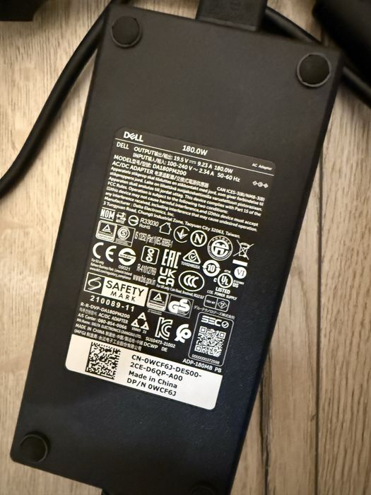 Docking Station Dell cu Thunderbolt, model WD19TB