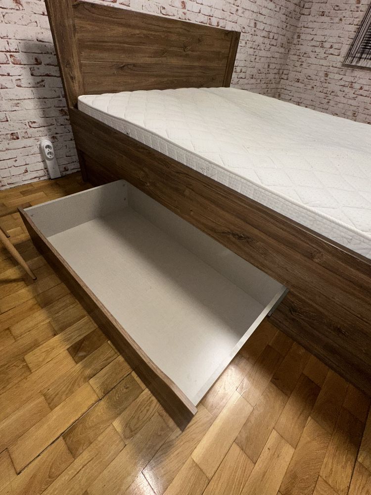 Продавам спалня с матрак и място за съхранение – 160x200 см
