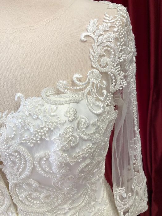 Vând urgent rochie NOUĂ de mireasa!