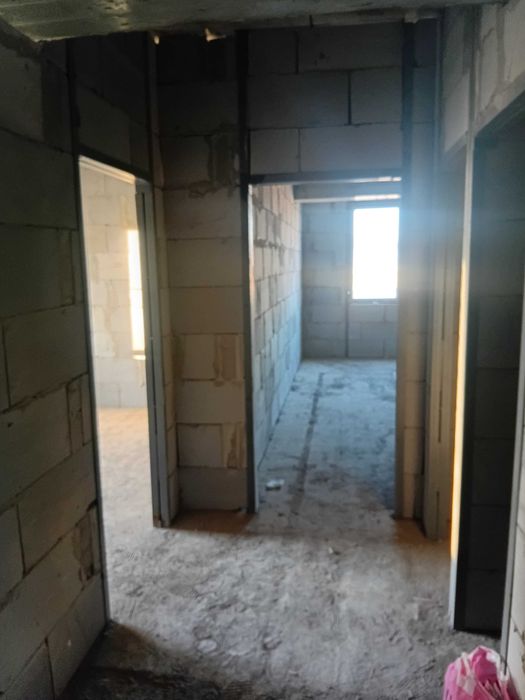 Чоштепа метро олдида 3/6/12. Кв майдони 71 кв. нархи 61000.