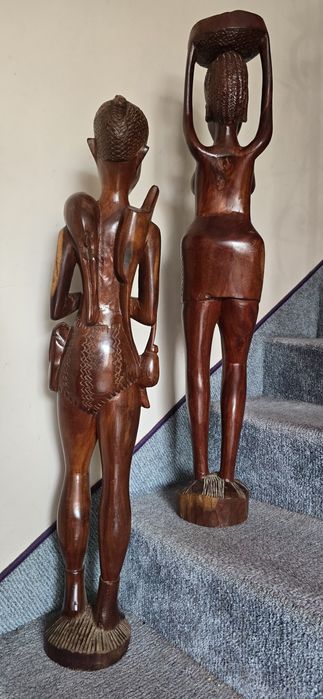 Doua statuete abanos înălțime 1 metru, greutate 16 kg.