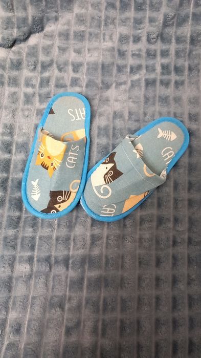 Vând șlapi de copi