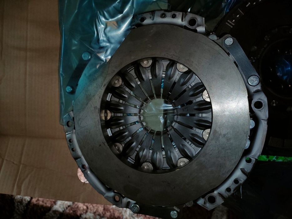 Ambreiaj cu volanta masa dubla Astra H Alfa Romeo 159 1.9 cod 837300