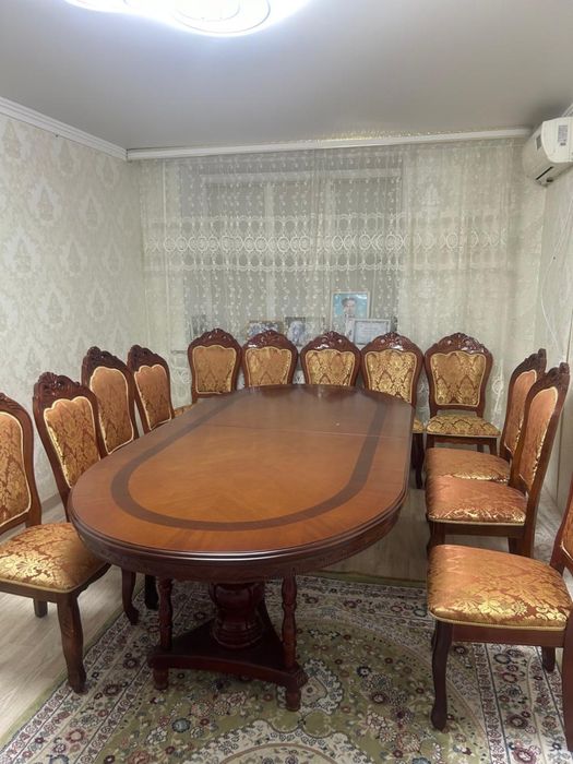 Продается стол и стулья