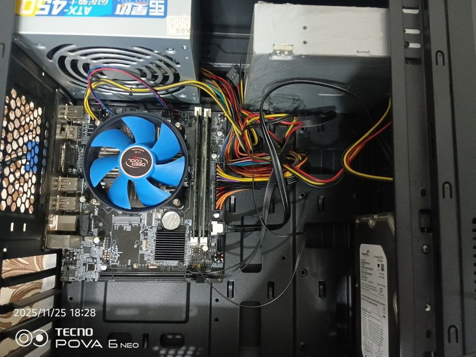 Компьютер вместе с монитором