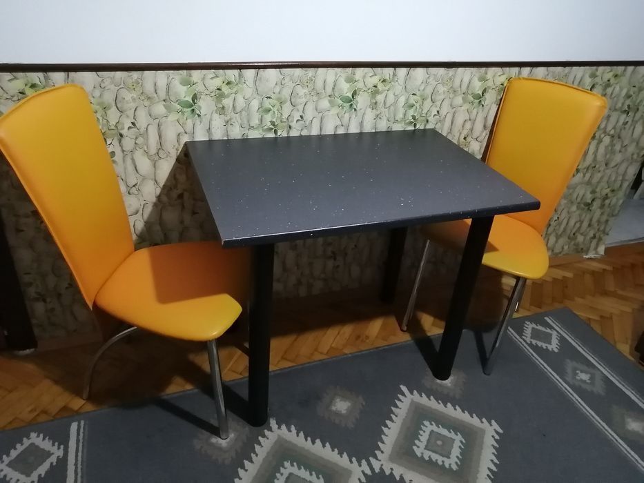 Vand masa cu 2 scaune
