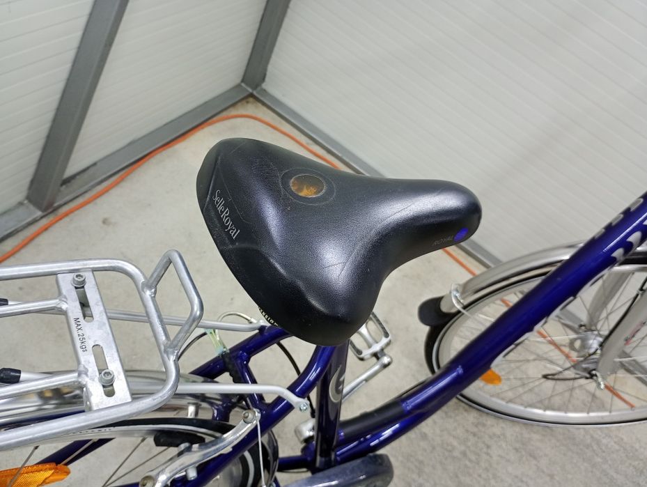 Vând bicicletă damă CYCO,cu 7 vit Nexus,frână picior,albastru !