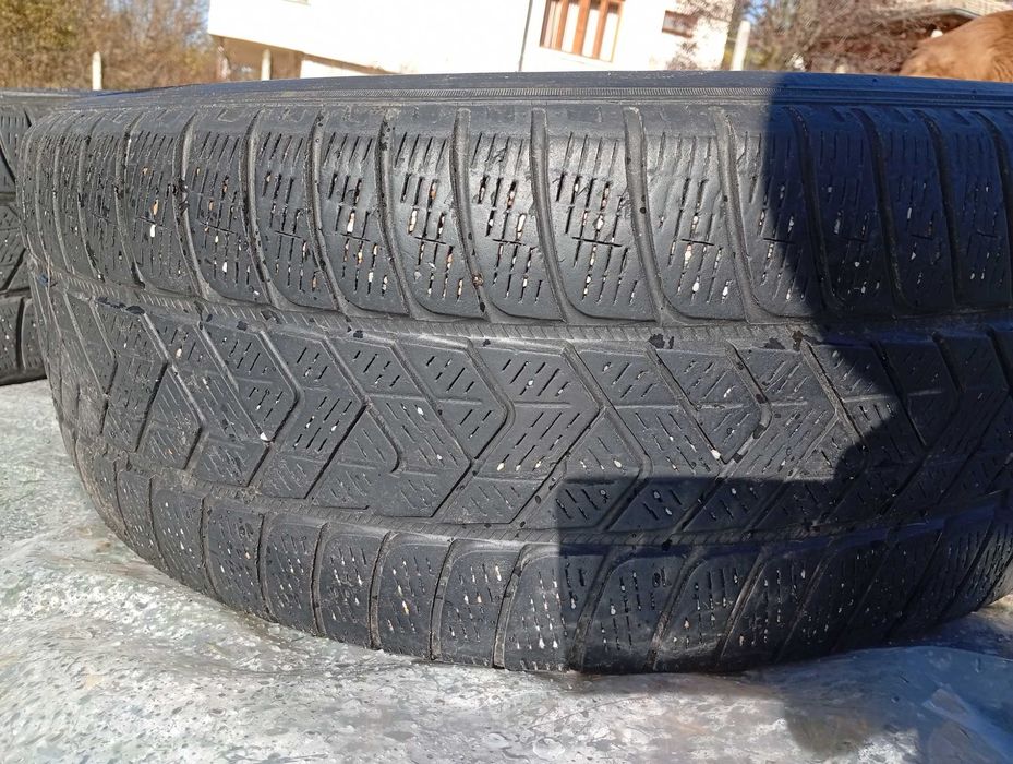 Зимни гуми Пирели 235/60/18