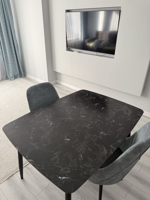 Кухонный обеденный стол