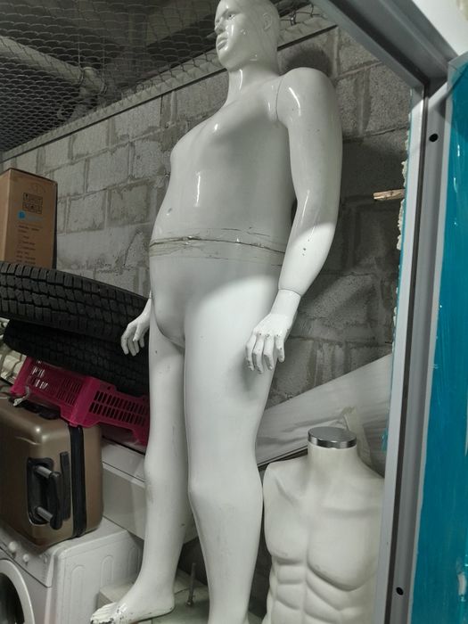 Продаем Мужской манекен великан