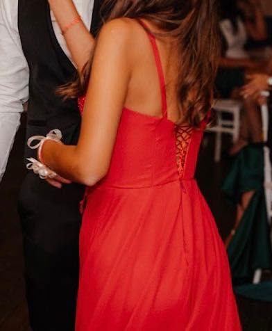 Бална червена рокля