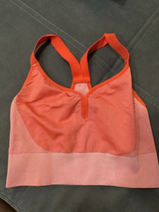 Спортни бюстиета Nike