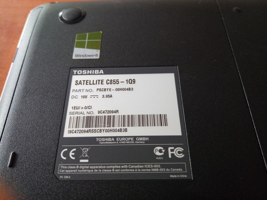 Лаптоп TOSHIBA плюс подарък чанта