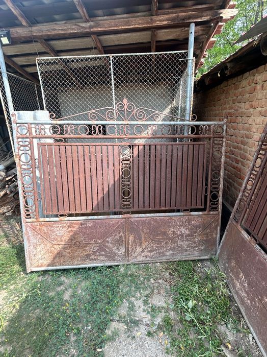 Porți metalice, auto și pietonală