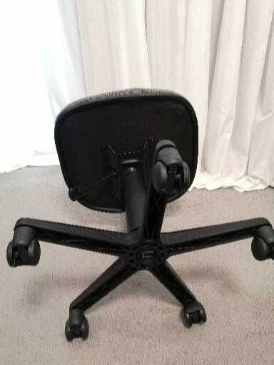 Офис стол с повдигащ механизъм