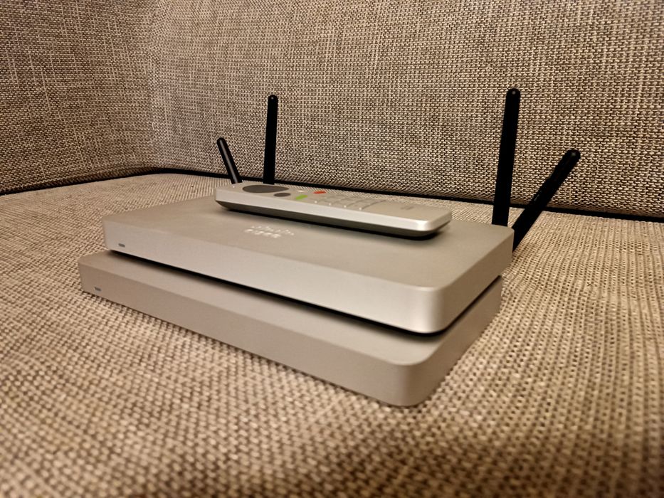 2 X CISCO Meraki MX65W + cadou telecomanda Cisco TelePresence TRC