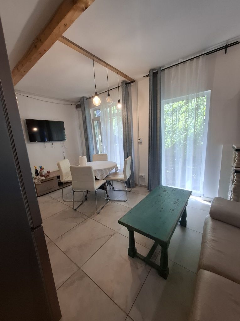 Miroslava în spatele biroului notarial casă 3 cam p+ m