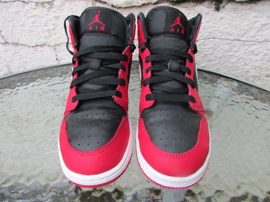 Юношески маратонки Nike Air Jordan 1 Mid