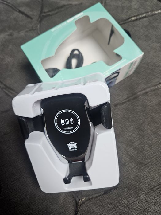 Стойка за телефон с безжично зареждане