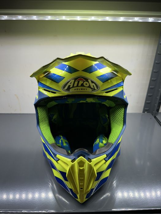 Каска AIROH Electric Green Limited