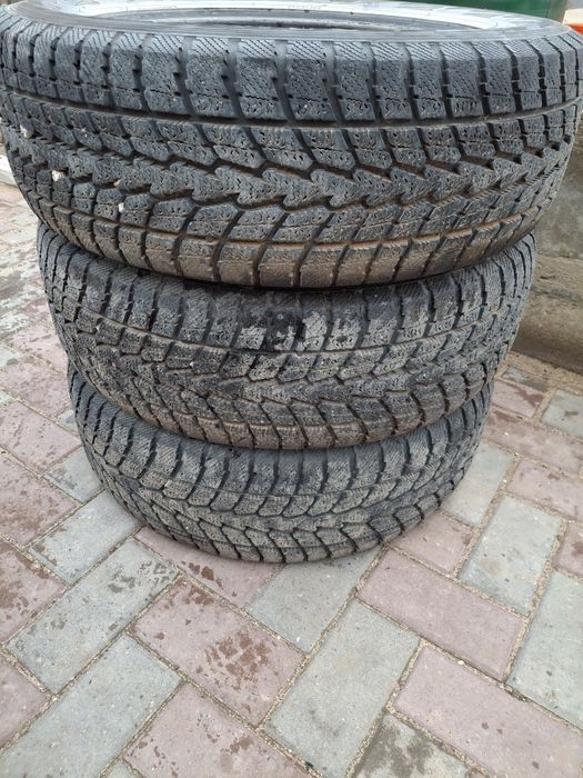 Шины зимние, липучка 225/65/17 3 штуки