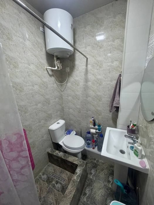 2-xonali 6-qavatda 55m² kvartira sotiladi.
7-qavatli Liftli dom.
