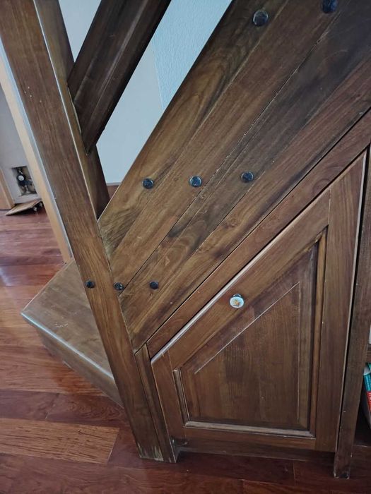 Дървена вътрешна стълба