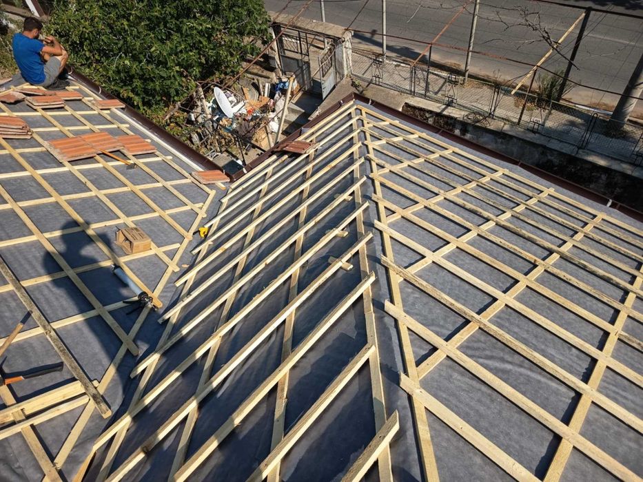 Ремонт на покриви Безшевни улуци Дървени конструкции Хидроизолация