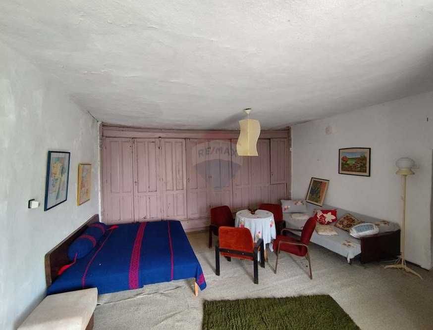 продавам къща в село Пчеларово, област Добрич