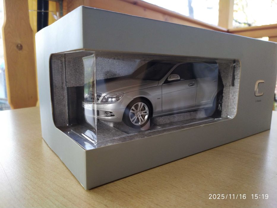 1:18 Autoart - Mercedes C-Class W204 Avantgarde