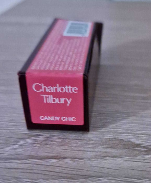 Червило на Червило на Charlotte Tilbury в цвят Candy Chic.