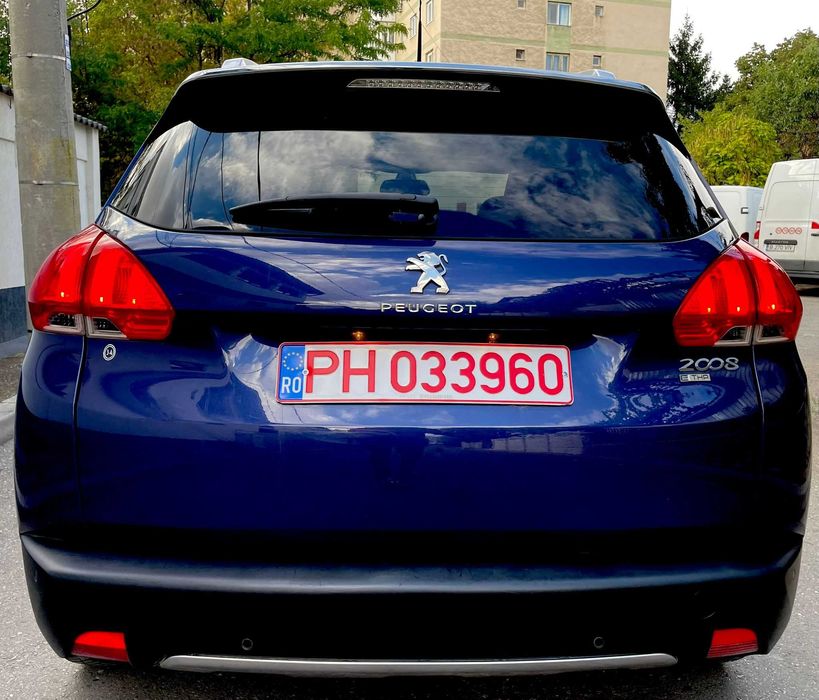 Peugeot 2008 1.2 e-THP Feline Titane