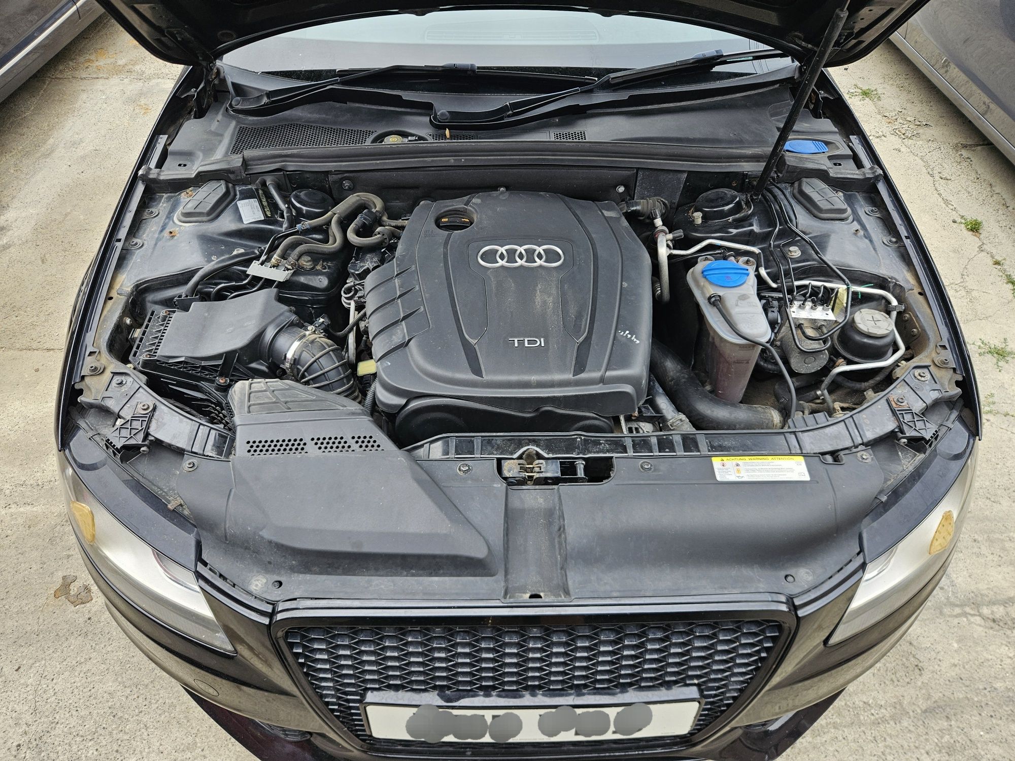 Dezmembrez Audi A4 B8 LY9B CJCB LLM cutie