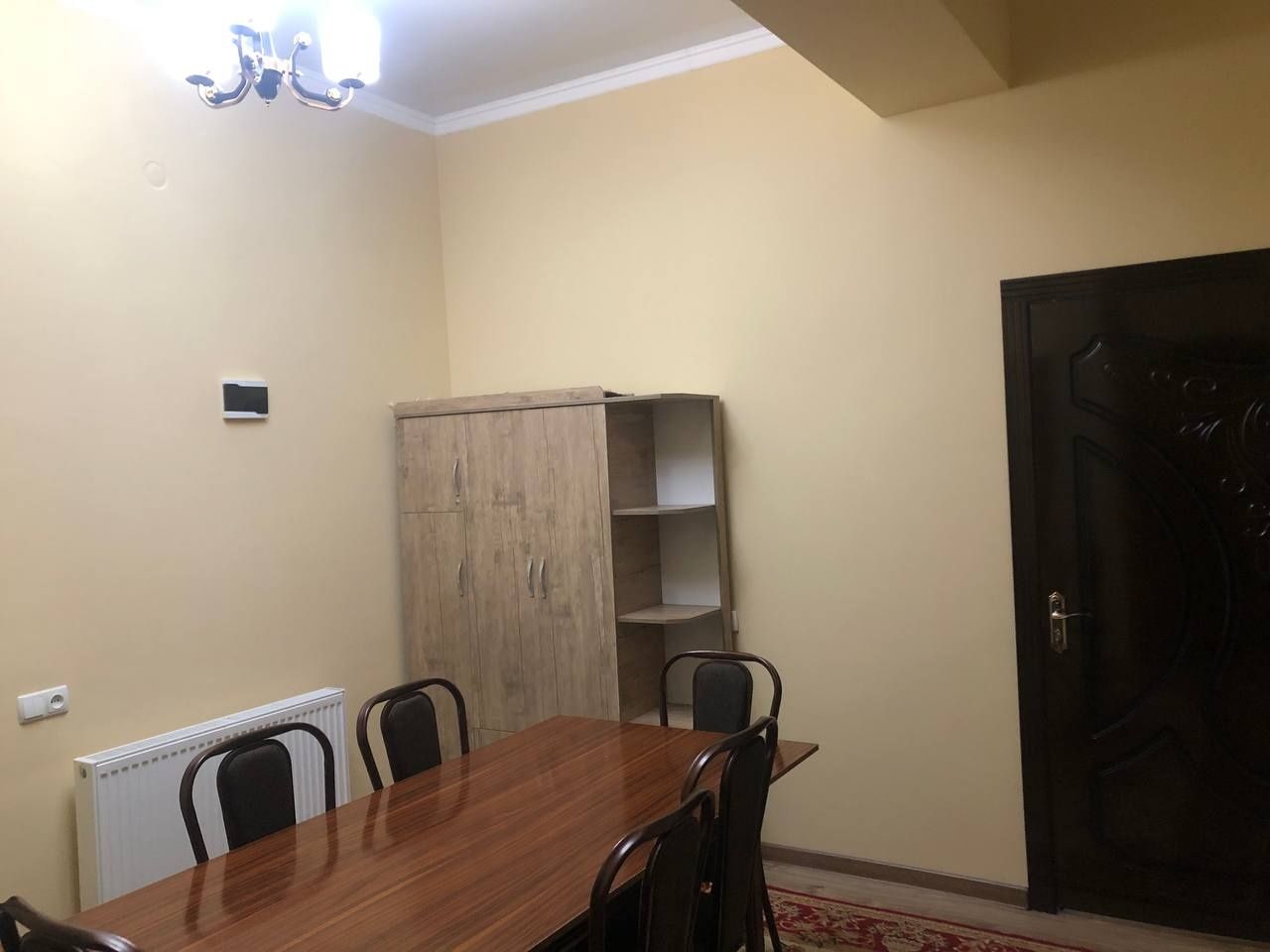 Критий томонда жойлашган 2 хонали квартира ижарага берилади