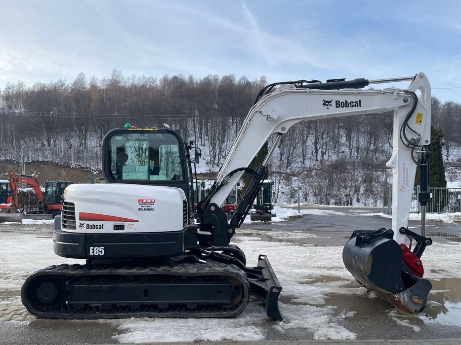 Vand bobcat e85 sau schimb cu buldoexcavator