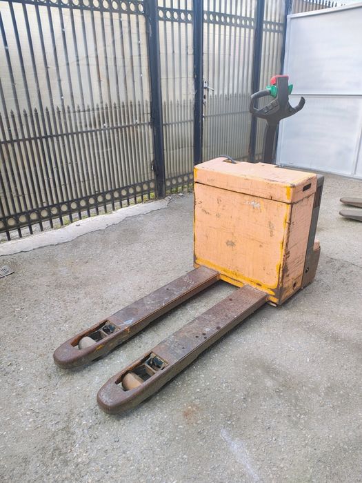 Vând Transpalt/ liza electrica JUNGHEINRICH 1800 kg