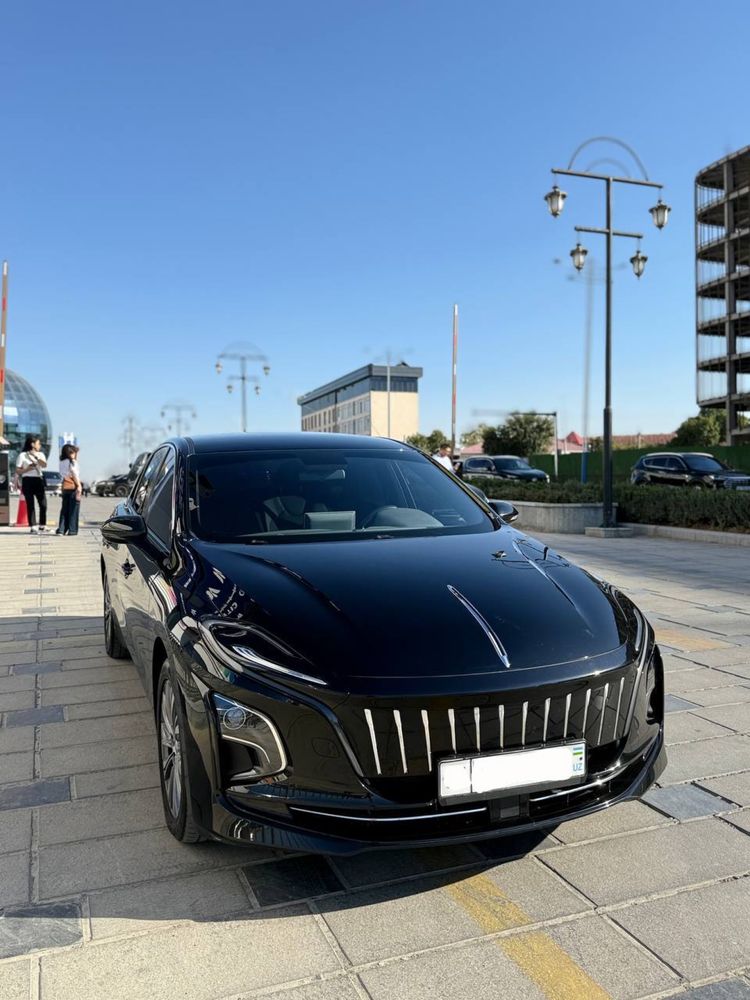 Hongqi e-qm5 2024