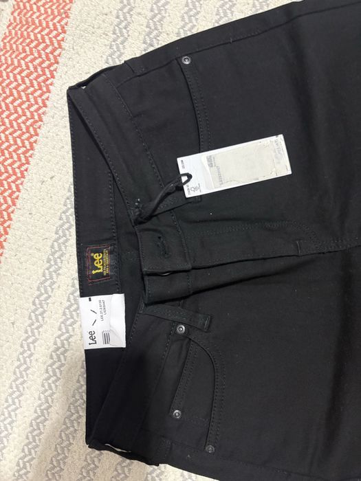 Продам новые джинсы lee