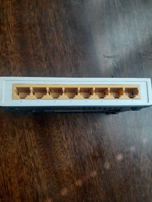 Коммутатор 8-ми портовый TP-LINK