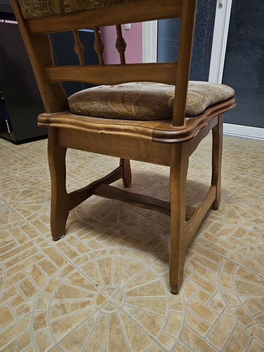 Vand 6+2 scaune de bucatarie, din lemn masiv