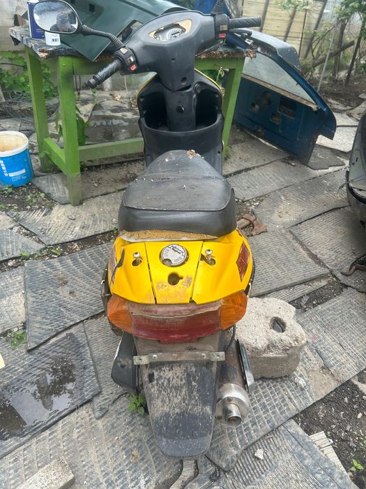 Vând 2 scutere, 500 lei fix, ambele