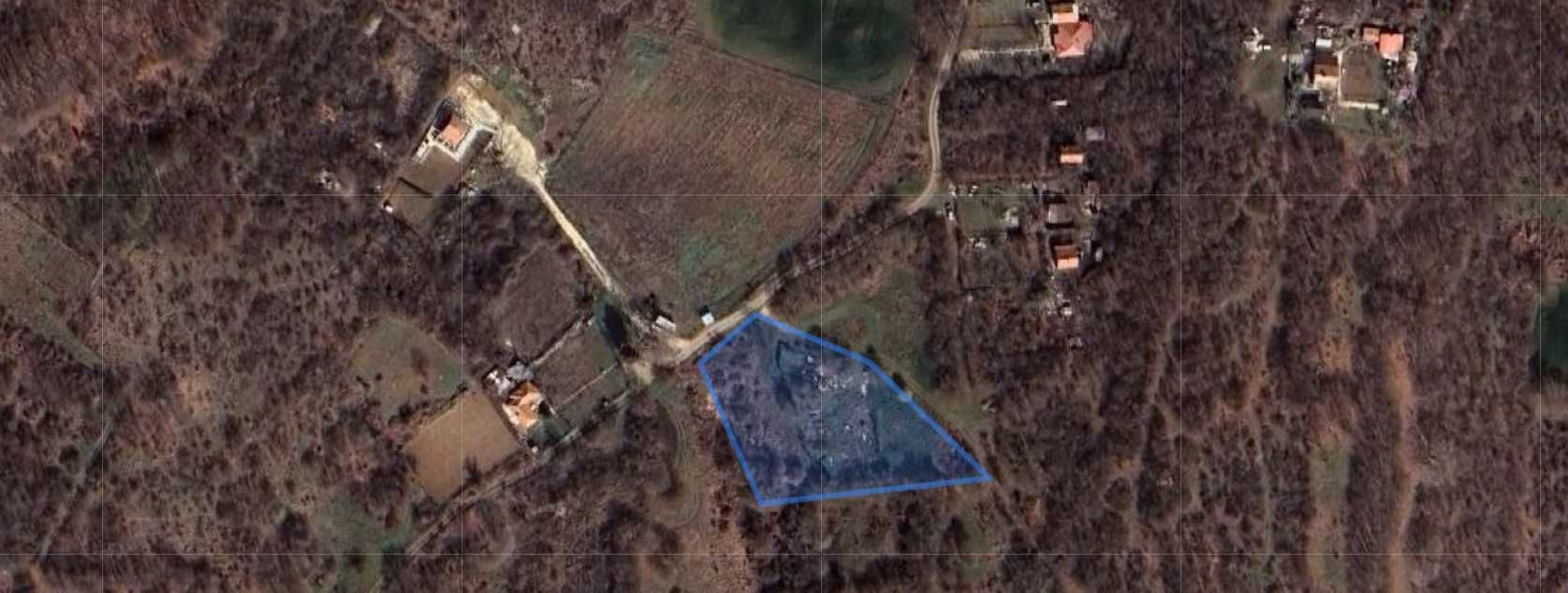 Продавам четири съседни парцела в м-т Могилите с. Кичево