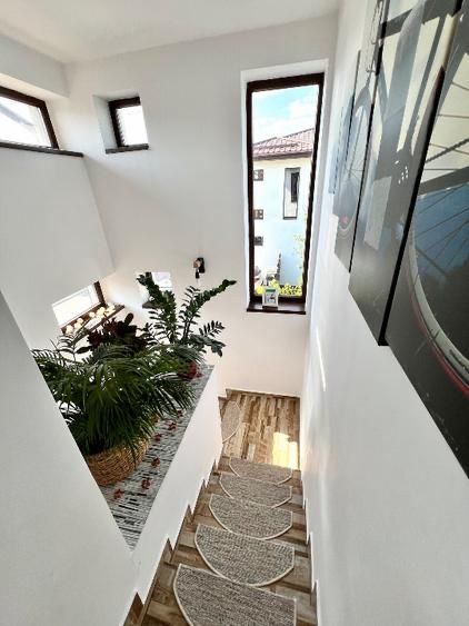 Poprietar vând vila duplex 4 camere Otopeni central