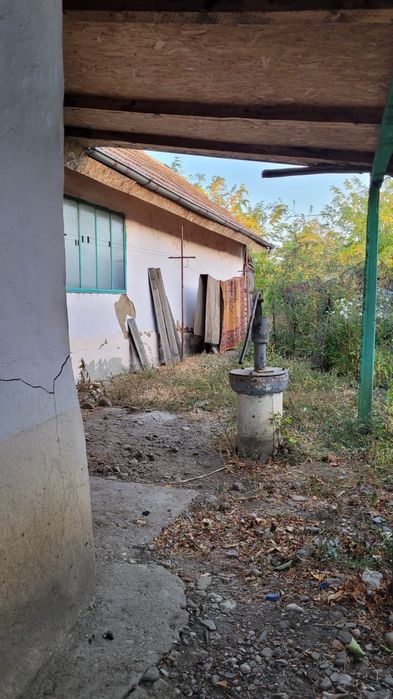 Casă bătrânească de VÂNZARE