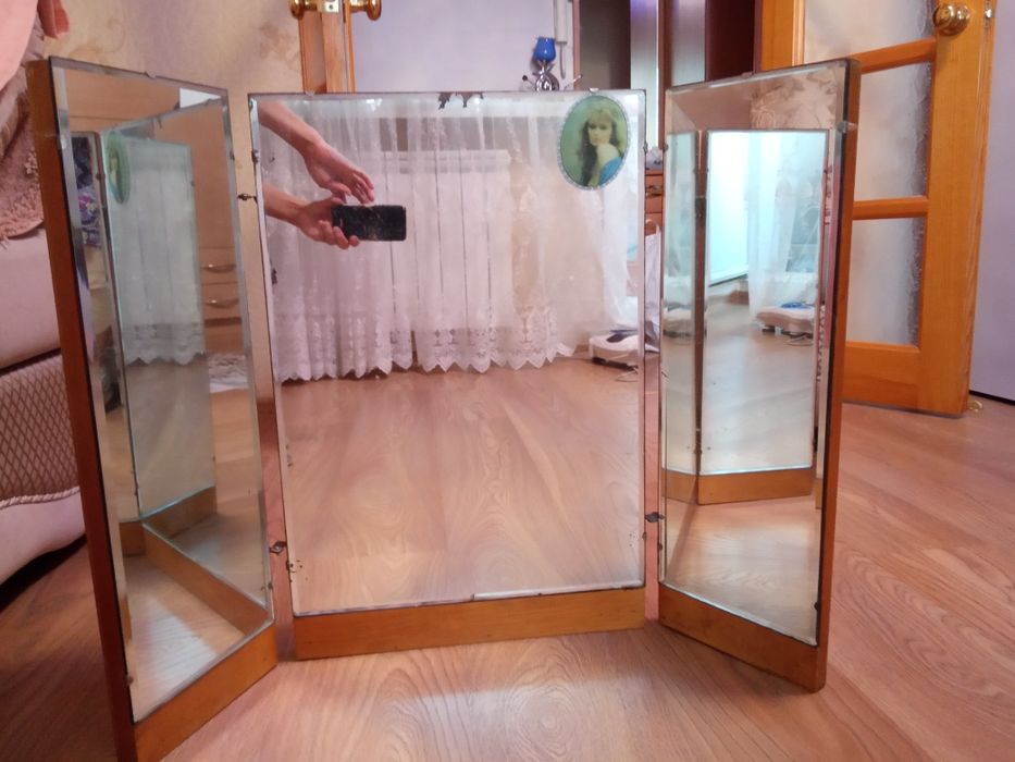 Продам трельяж и диван