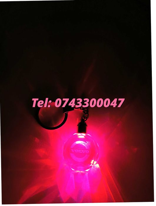 Oferta Breloc Din Sticla Cu Led 6 Culori Volvo